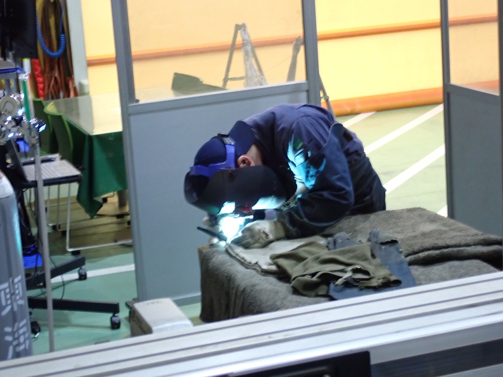 アルゴン溶接作業風景
