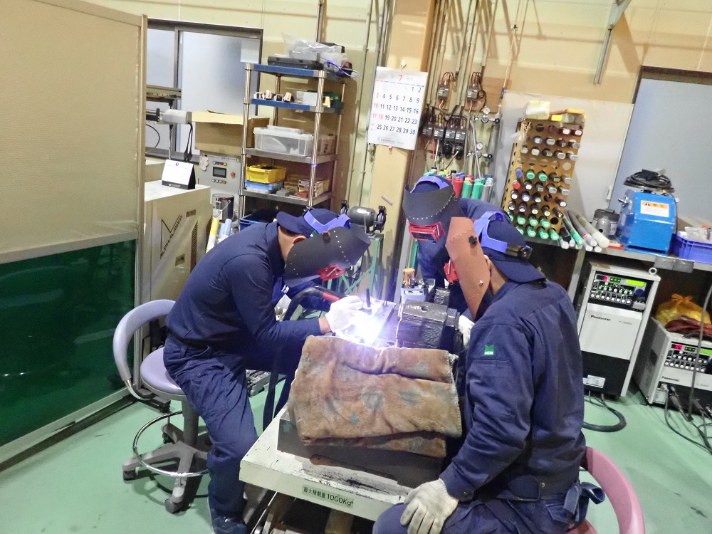 社長と新入社員2名
