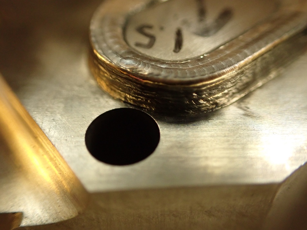 ボス形状移動設変